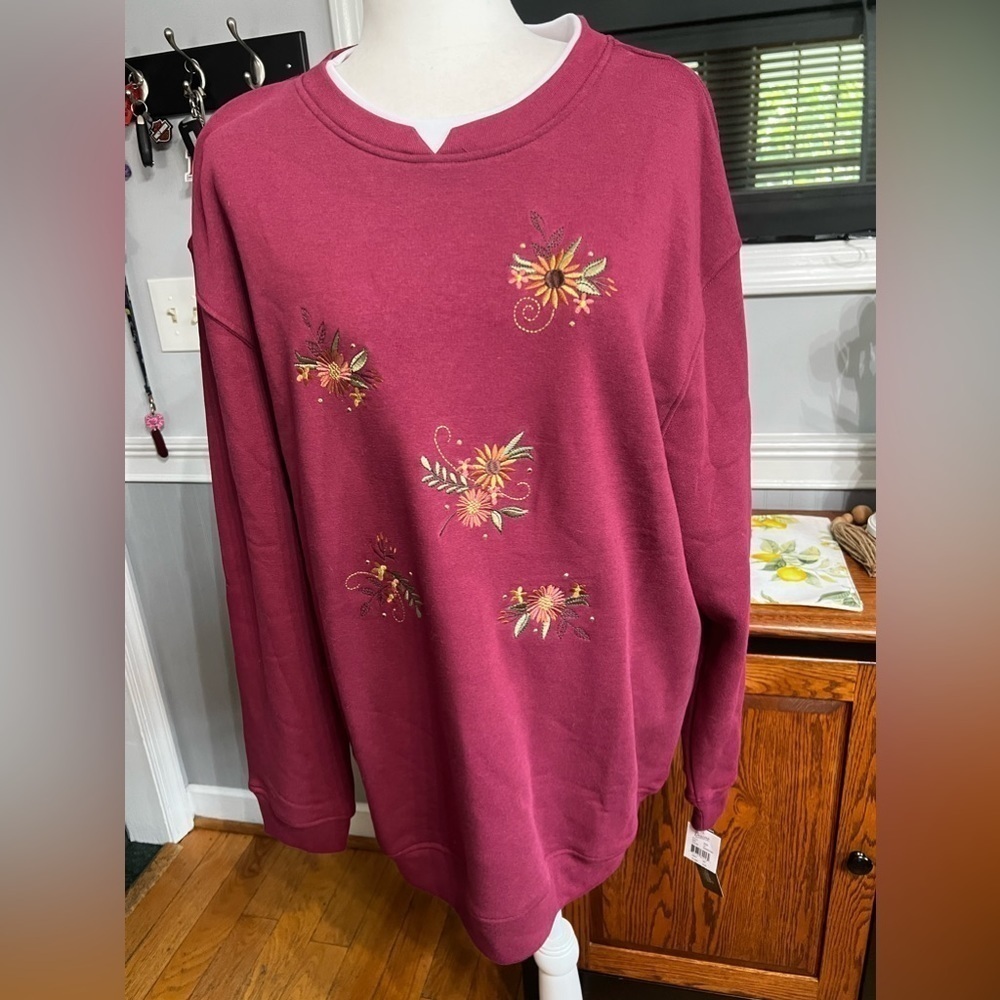 Nwt- Hastings & Smith Women’s Sweatshirt
